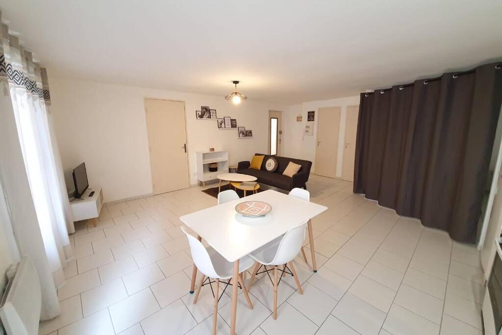 Historical Center Of Pezenas Apartment Bagian luar foto