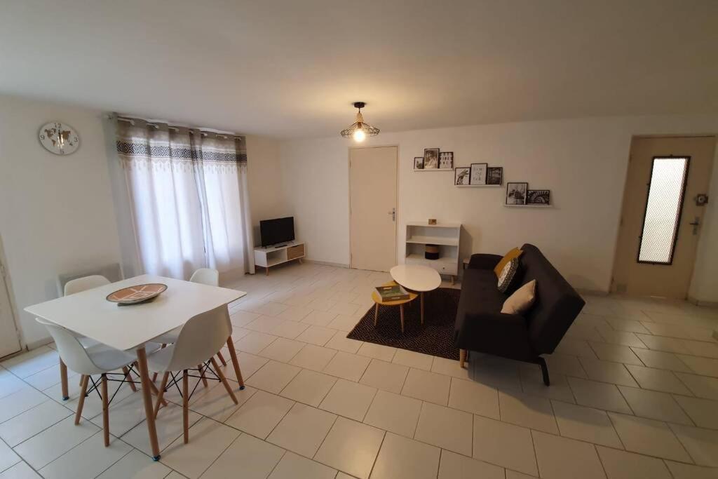 Historical Center Of Pezenas Apartment Bagian luar foto